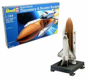 REVELL SPACE SHUTTLE DISCOVERY & BOOSTER ROCKETS 1/144. 04736