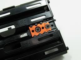 SOPORTE INFERIOR DE PLACA DE SUSPENSIÓN. MR3009B