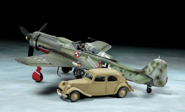 TAMIYA Fw190 D-9 JV44 & 11CV STAFF CAR 1/48. 25213