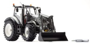 TRACTOR VALTRA T174 1/32. WIKING 077815