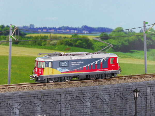 LOCOMOTORA ELECTRICA ALPINA Ge4/4-II RhB CLUB. KATO 3102-4 - Imagen 2