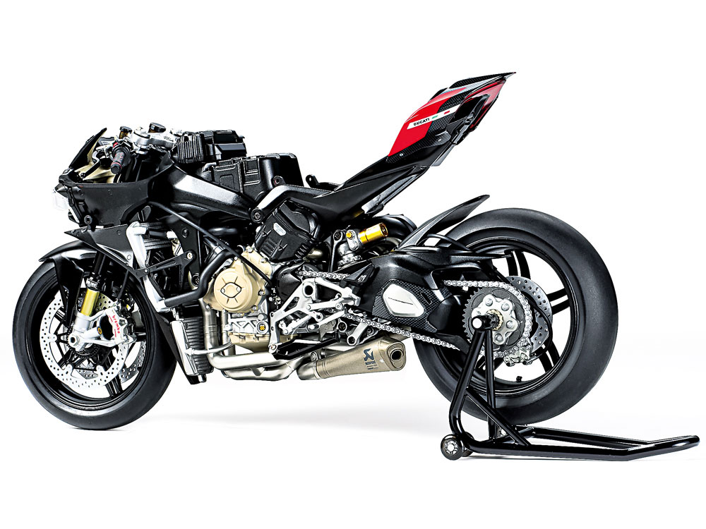 Tamiya 14143 Kit Modèle Ducati Superleggera V4 1:12 - Avec Kit Course - Réplique Détail - Montage DIY - Non Peint