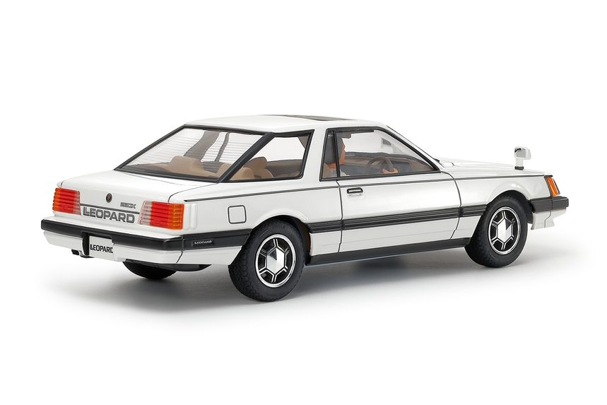 TAMIYA NISSAN LEOPARD 2-DOOR HARDTOP 280X-SF-L 1/24. 24378